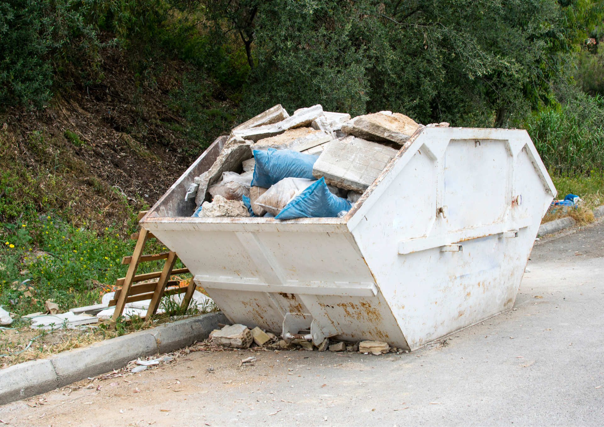 Why Choosing a 6 Yard Skip Is Ideal for Medium-Sized Projects