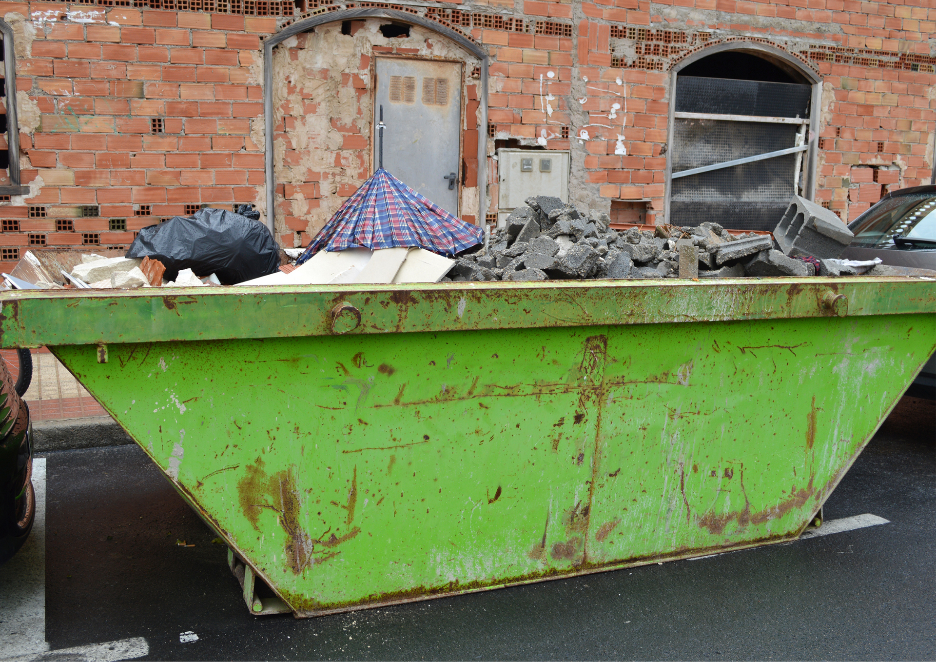 Skip Hire Near Me: Choosing for Light vs Heavy Waste Materials