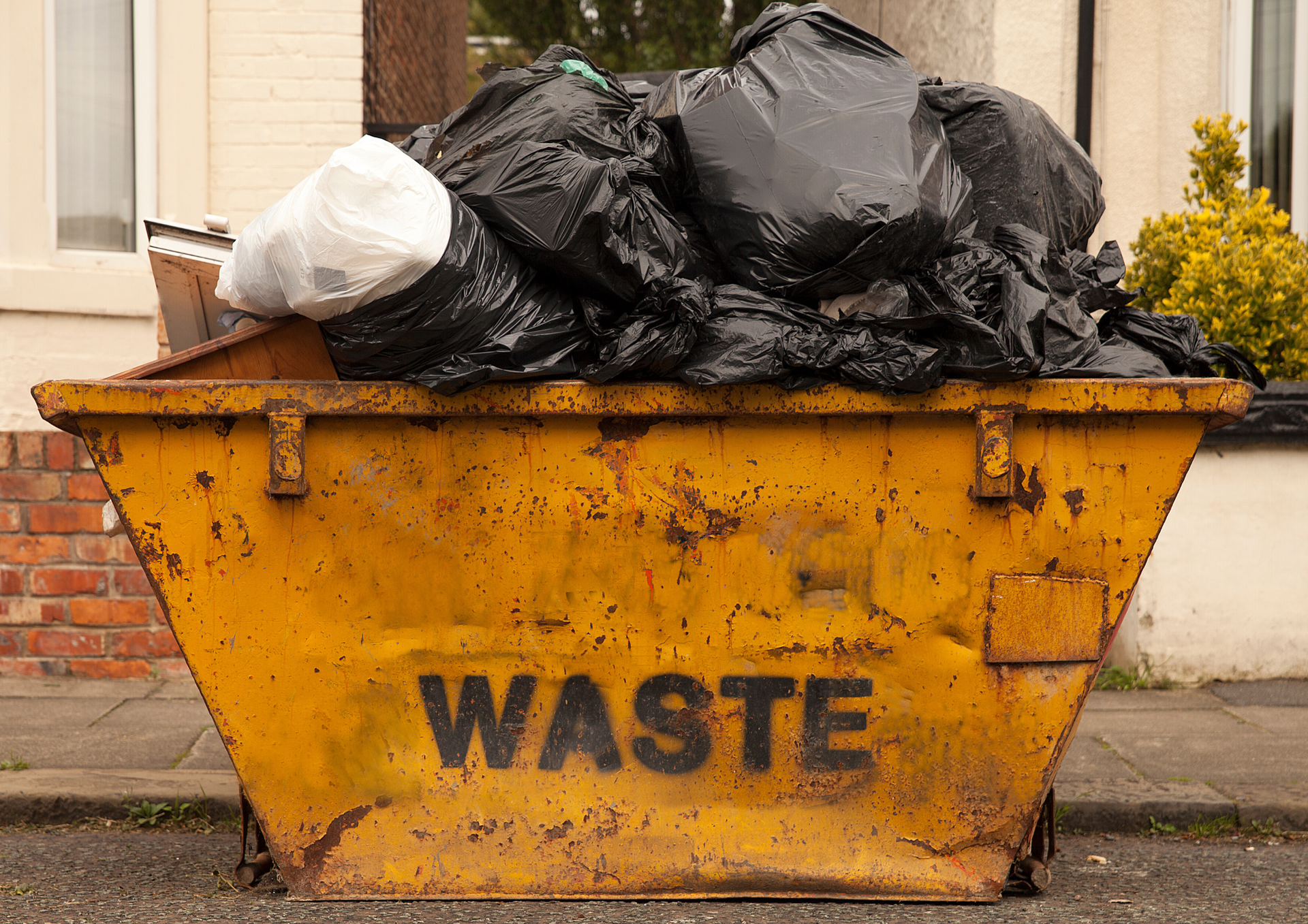 Hire a Skip Near Me for Efficient Handling of Large Waste Loads