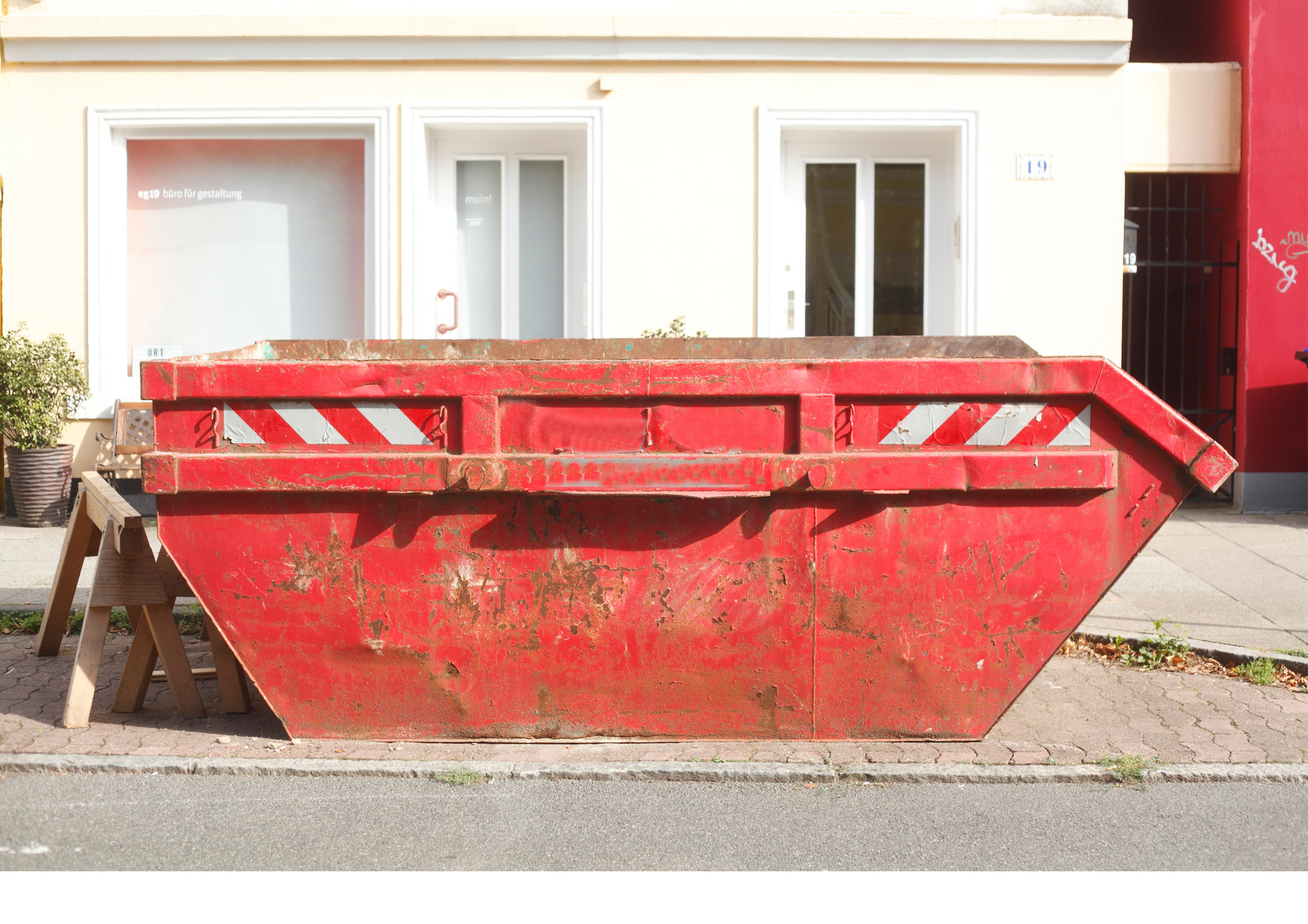 Legal Responsibilities with Mini Skip Hire for Property Projects