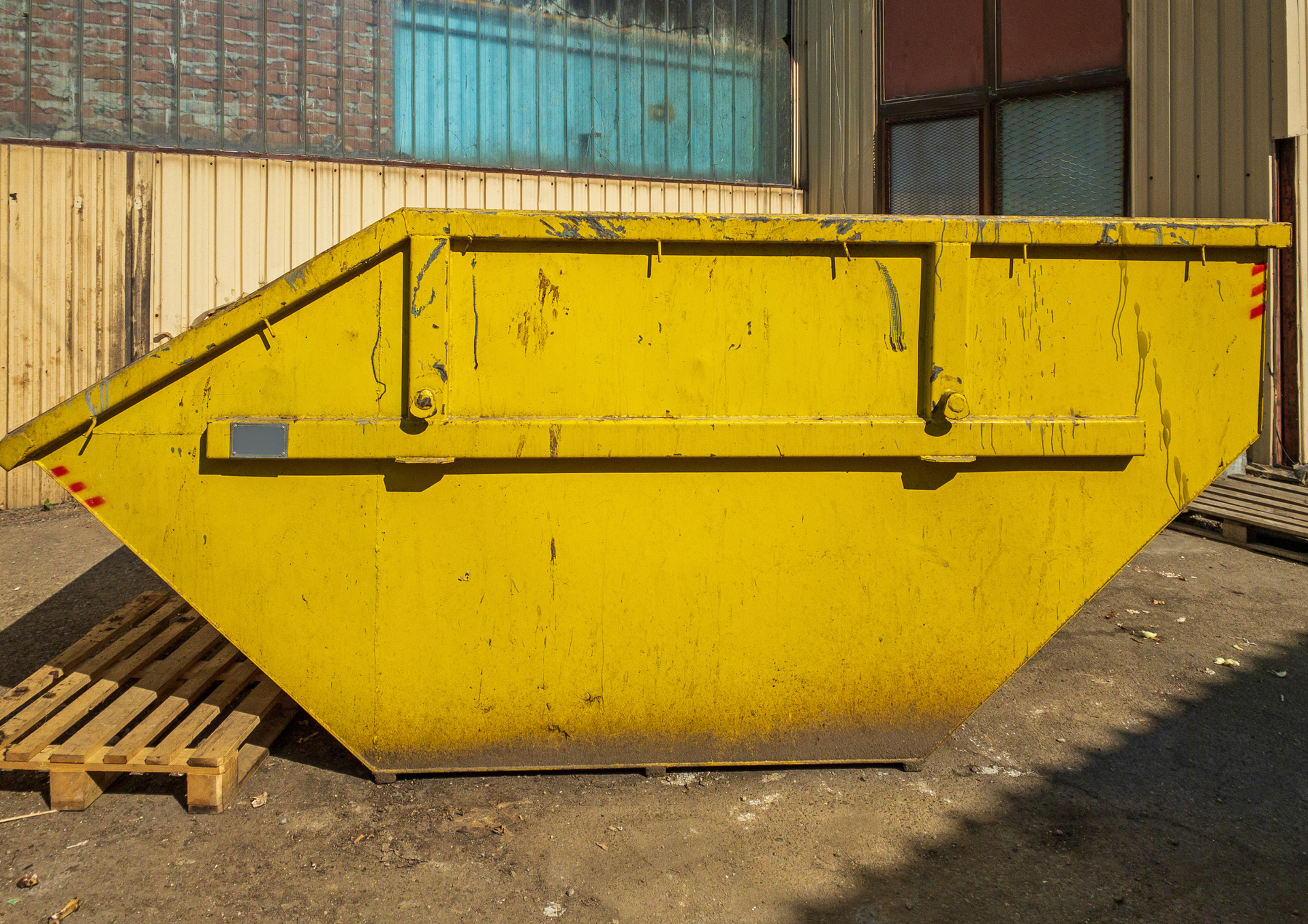 Choosing Cheap Skip Hire Without Sacrificing Quality Service Today