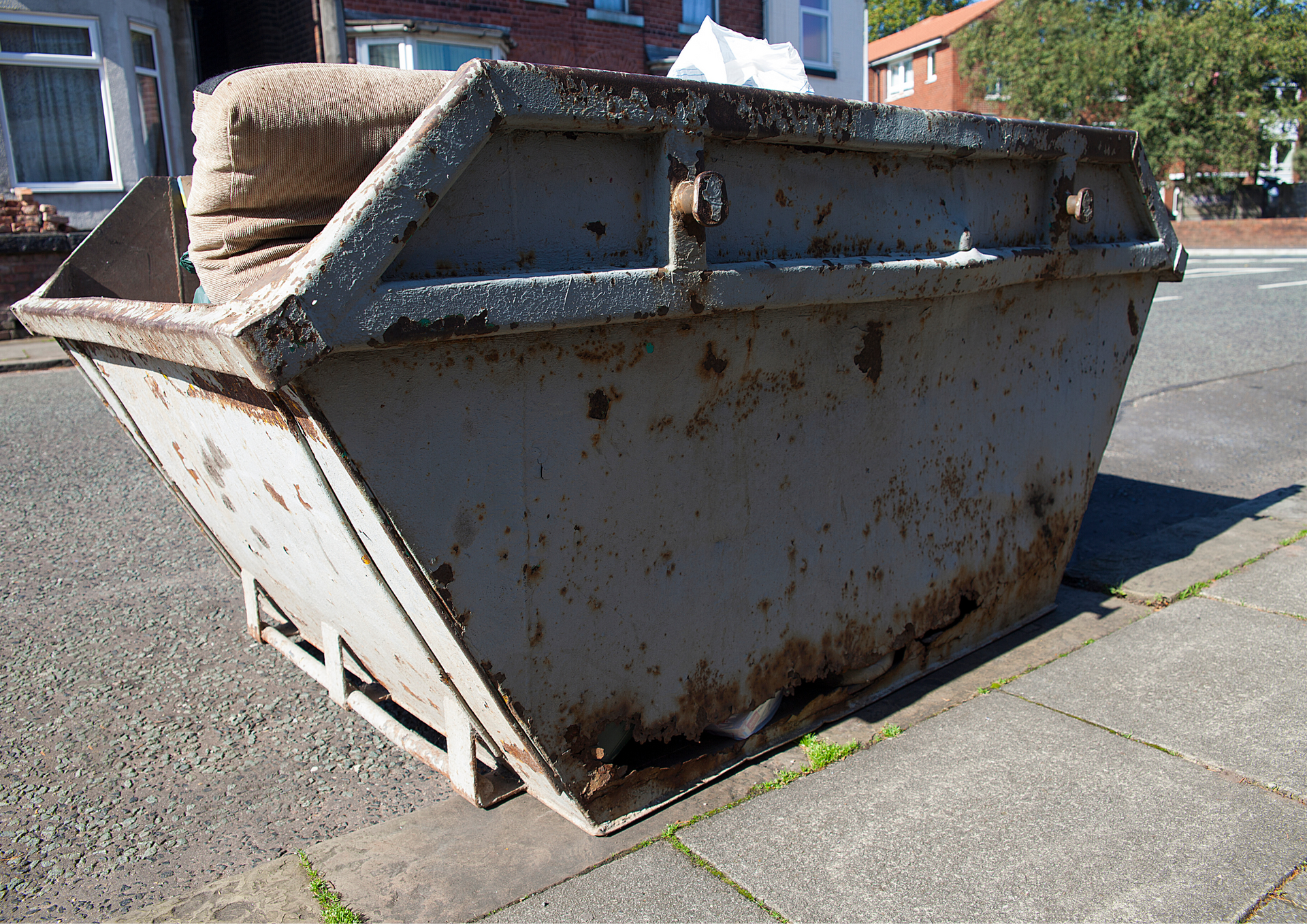 Garden Projects That Benefit from Hiring a 16 Yard Skip in UK