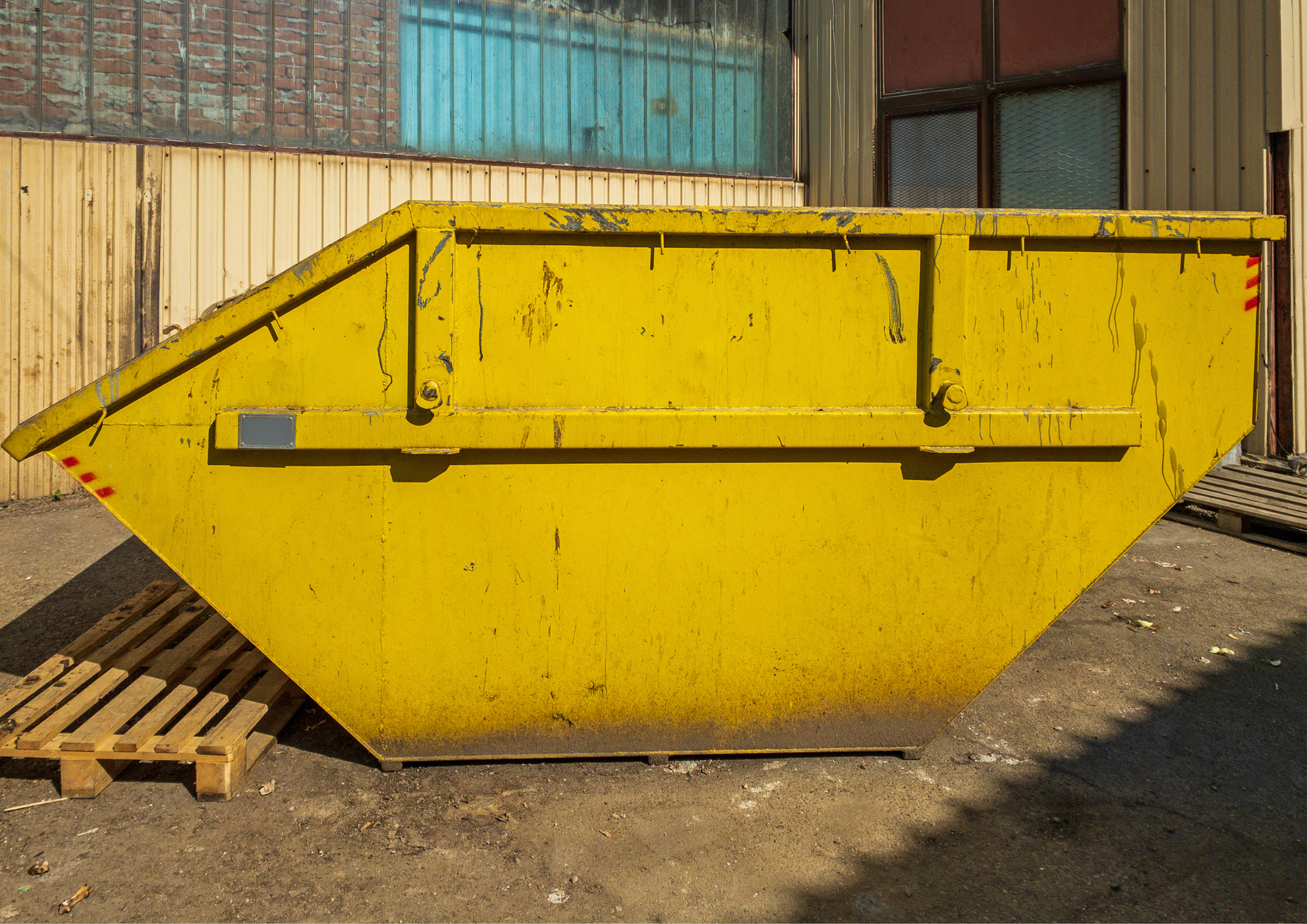 The Ultimate Guide to 12 Yard Skips: What Can You Dispose Of?