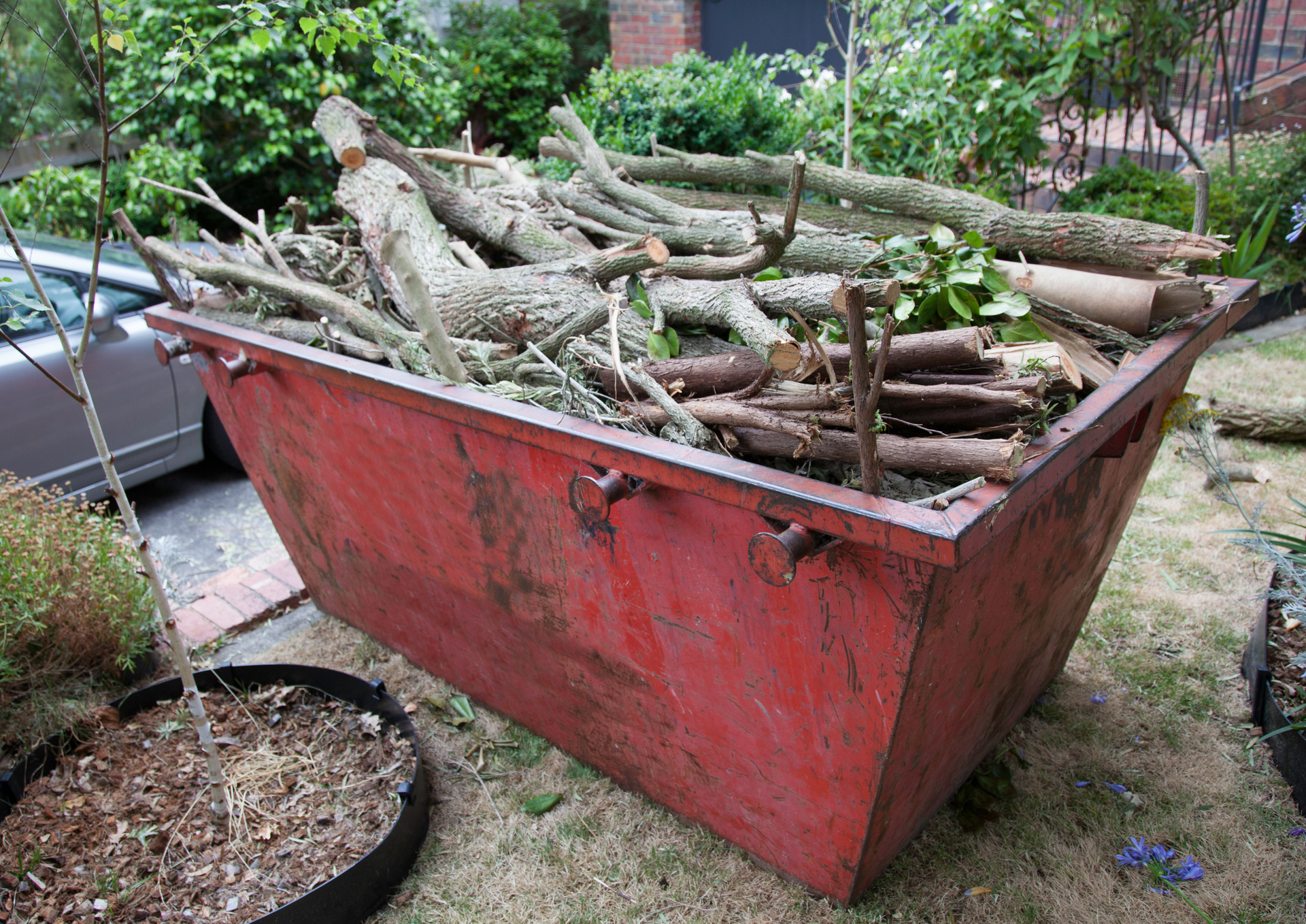 Why Choosing a Local Skip Hire Beats National Chains Every Time
