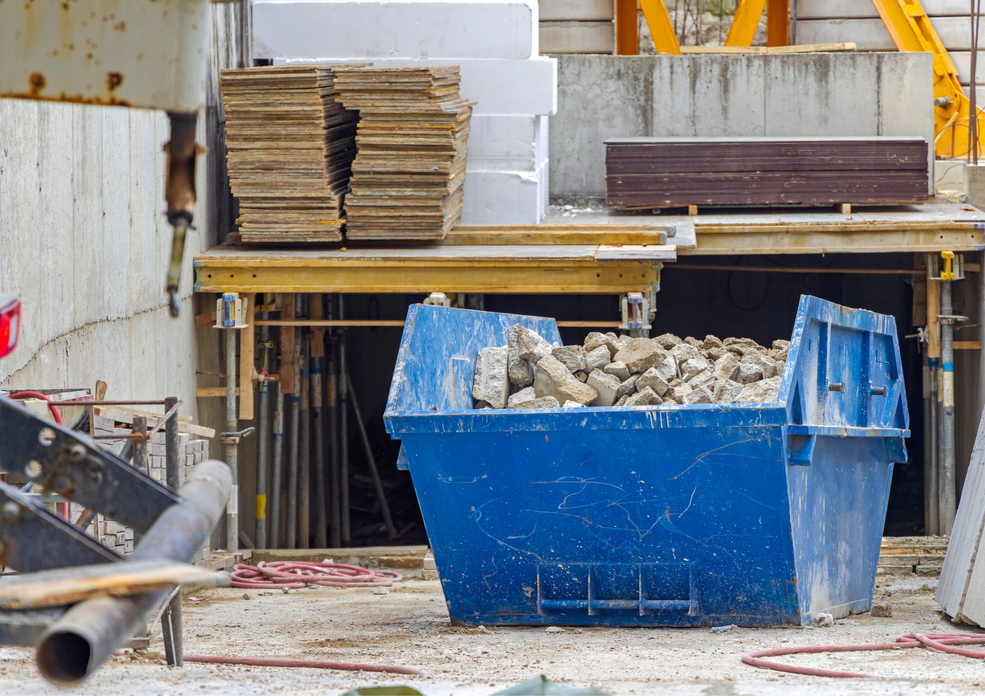 How to Dispose of Construction Waste with Skip Hire