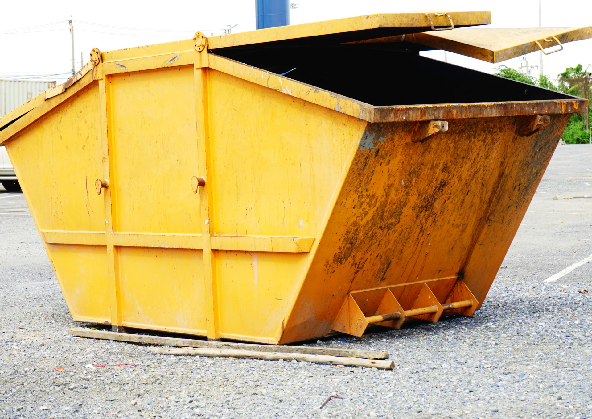 12 Yard Skips in Harrogate: What You Can & Can’t Dispose Of