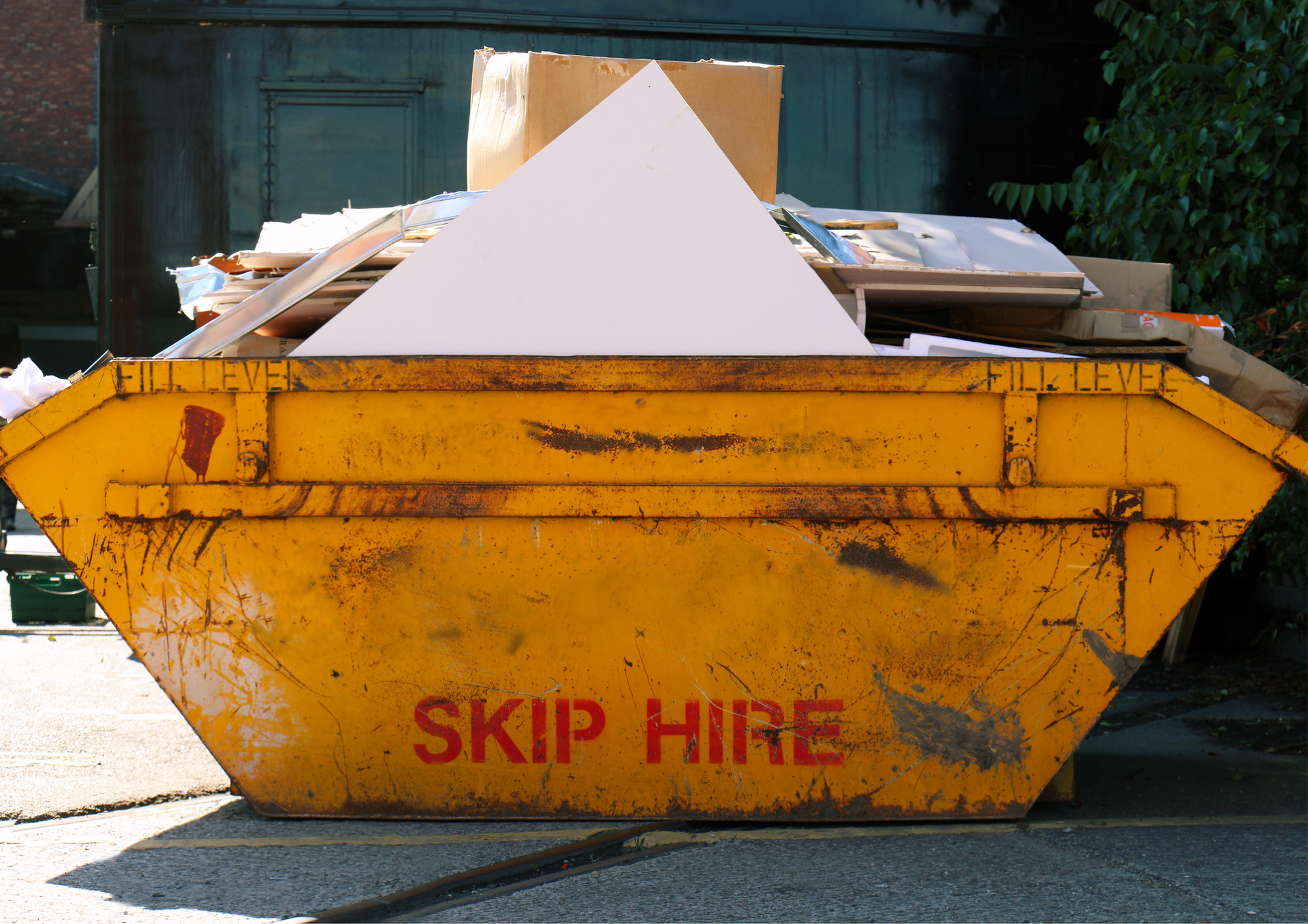When to Opt for a Large 16-Yard Skip vs. a Smaller 4-Yard Skip